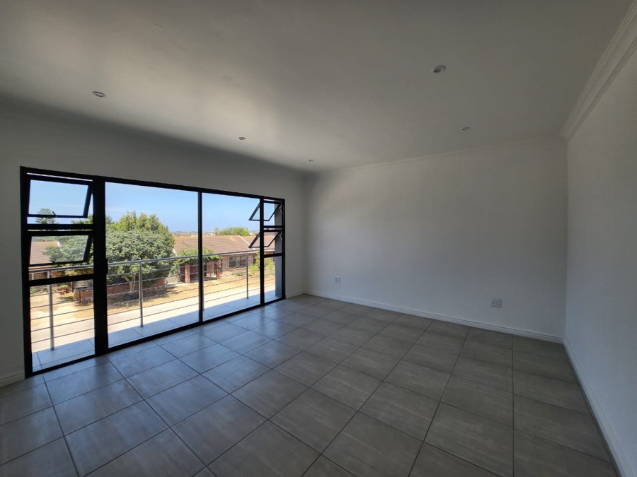 5 Bedroom Property for Sale in Wavecrest Eastern Cape